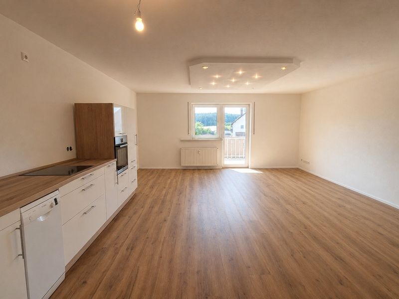 Großzügige, helle 4 Zimmer Wohnung